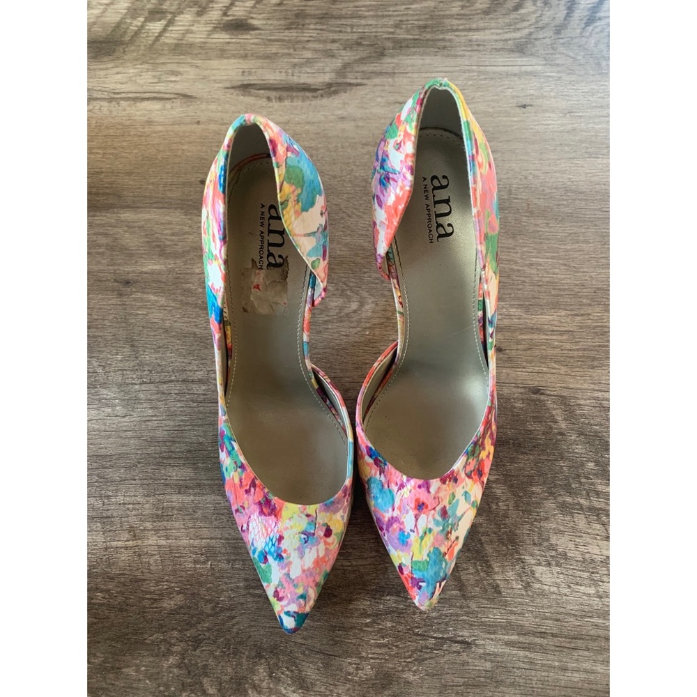 Like new worn a couple time